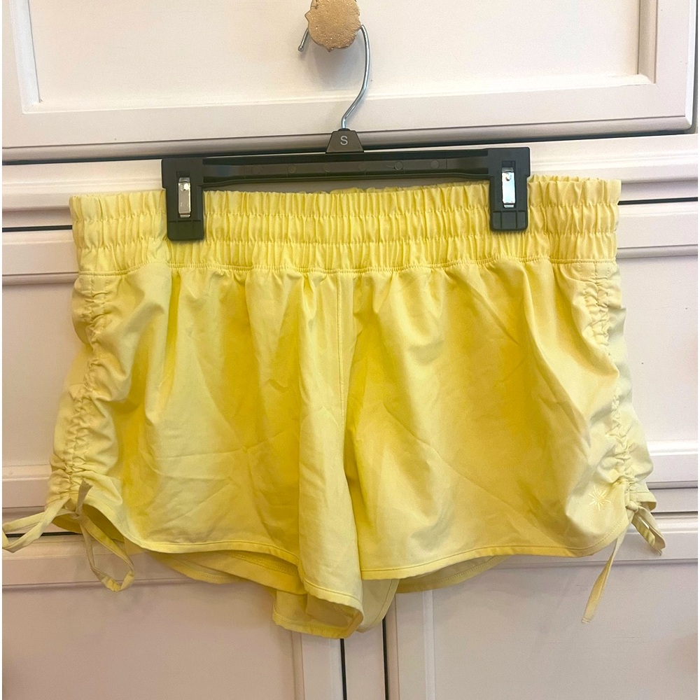 yellow aerie bow shorts!!